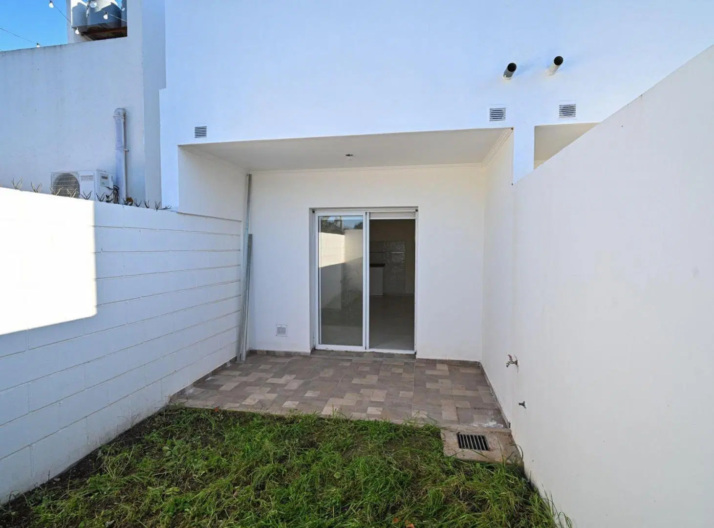 Departamento tipo Duplex con cochera y patio 2