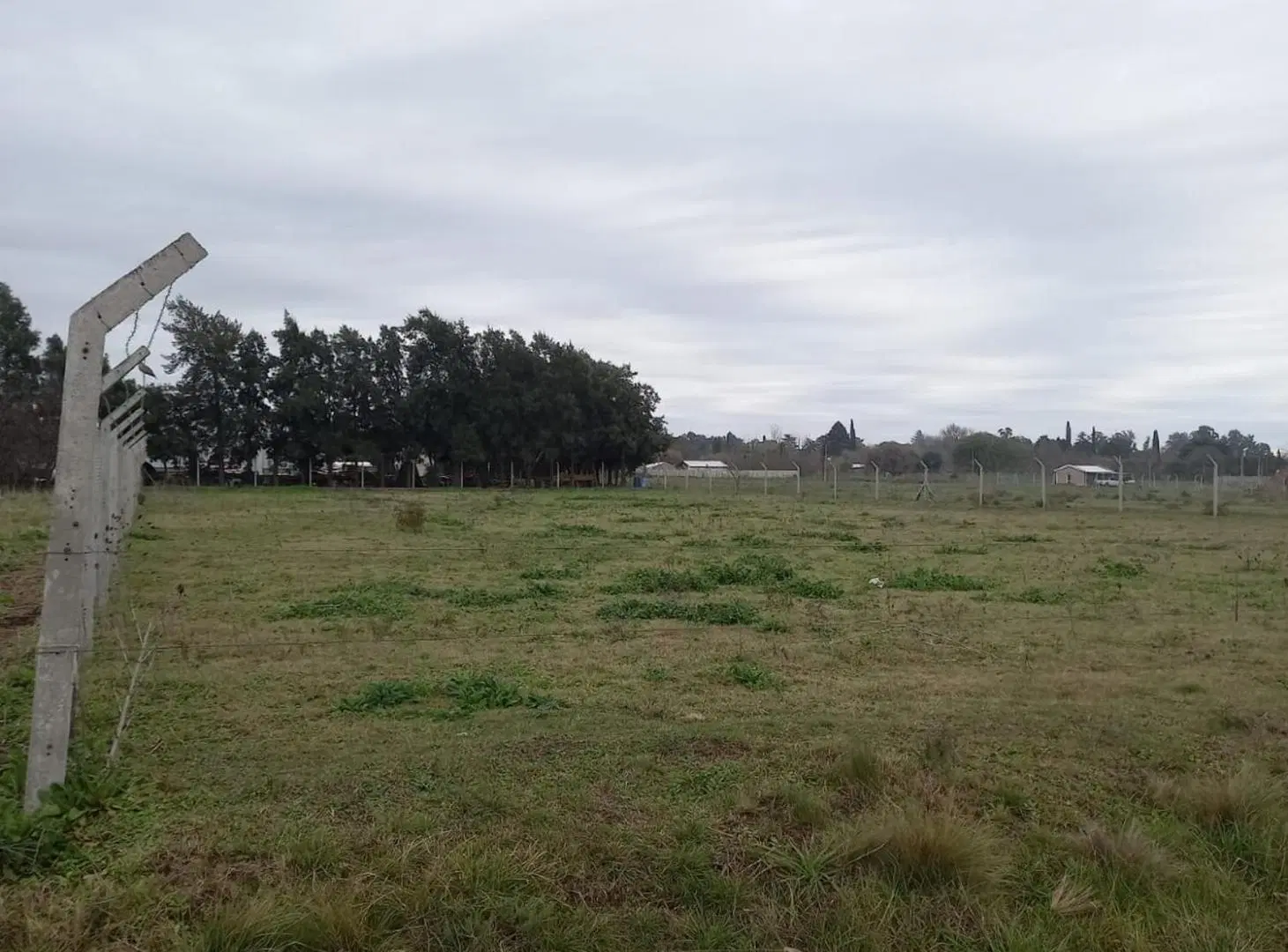 Se vende lote de 3590m2 en barrio el cruce 3