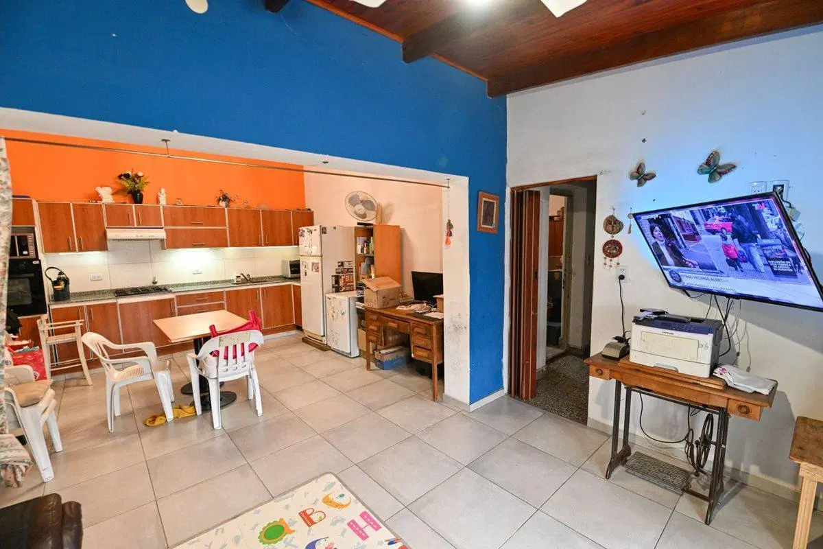 VENDE CASONA 3 DORMITORIOS SAN EDUARDO 2