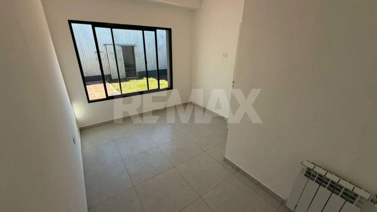 Se vende Dpto. refaccionado c/cochera + galpón 3