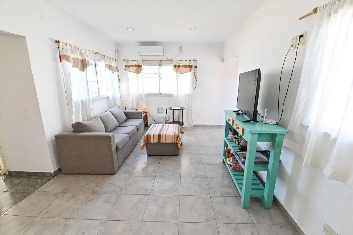CASA EN VENTA 2/3 DORM. EXCELENTE ESTADO 2
