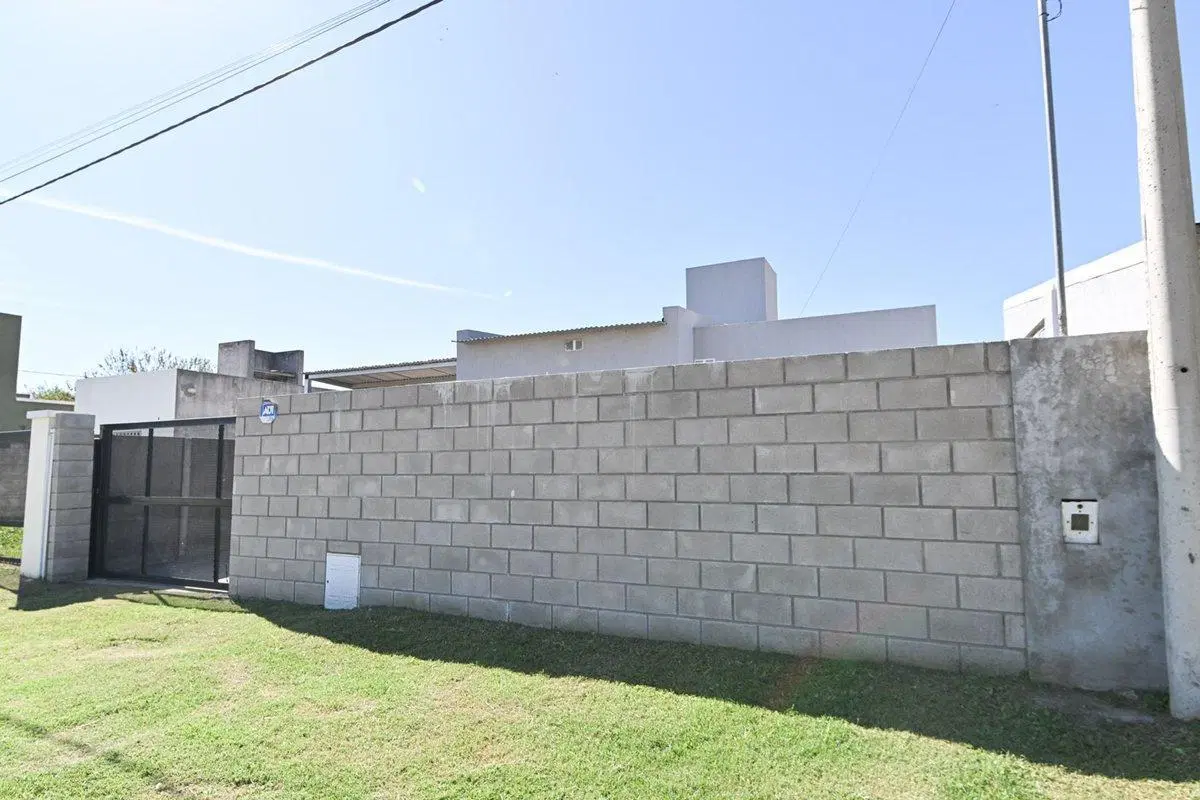 CASA EN VENTA 2/3 DORM. EXCELENTE ESTADO 3