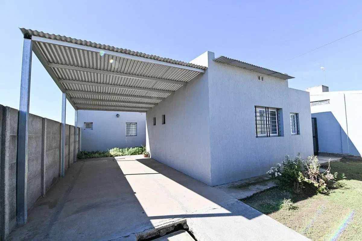 CASA EN VENTA 2/3 DORM. EXCELENTE ESTADO 4