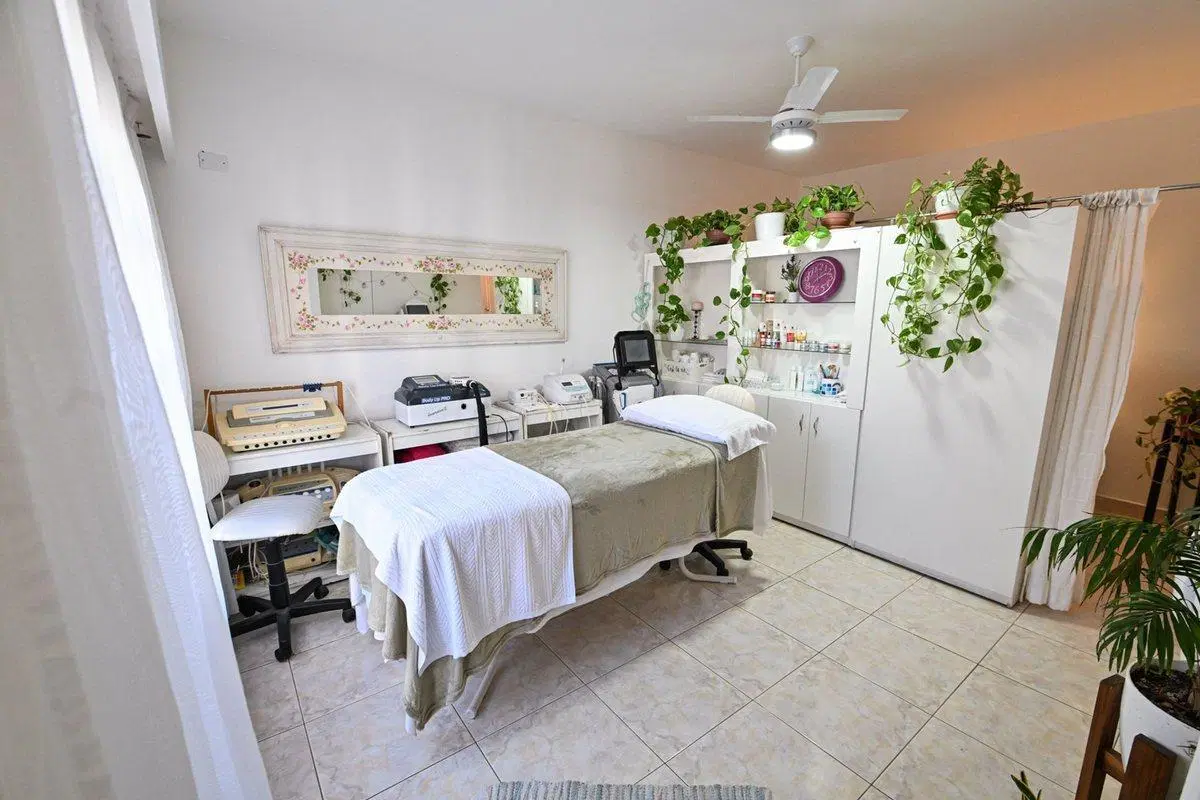 Venta Casa de 3 Dormitorios + Quincho + Pileta 5