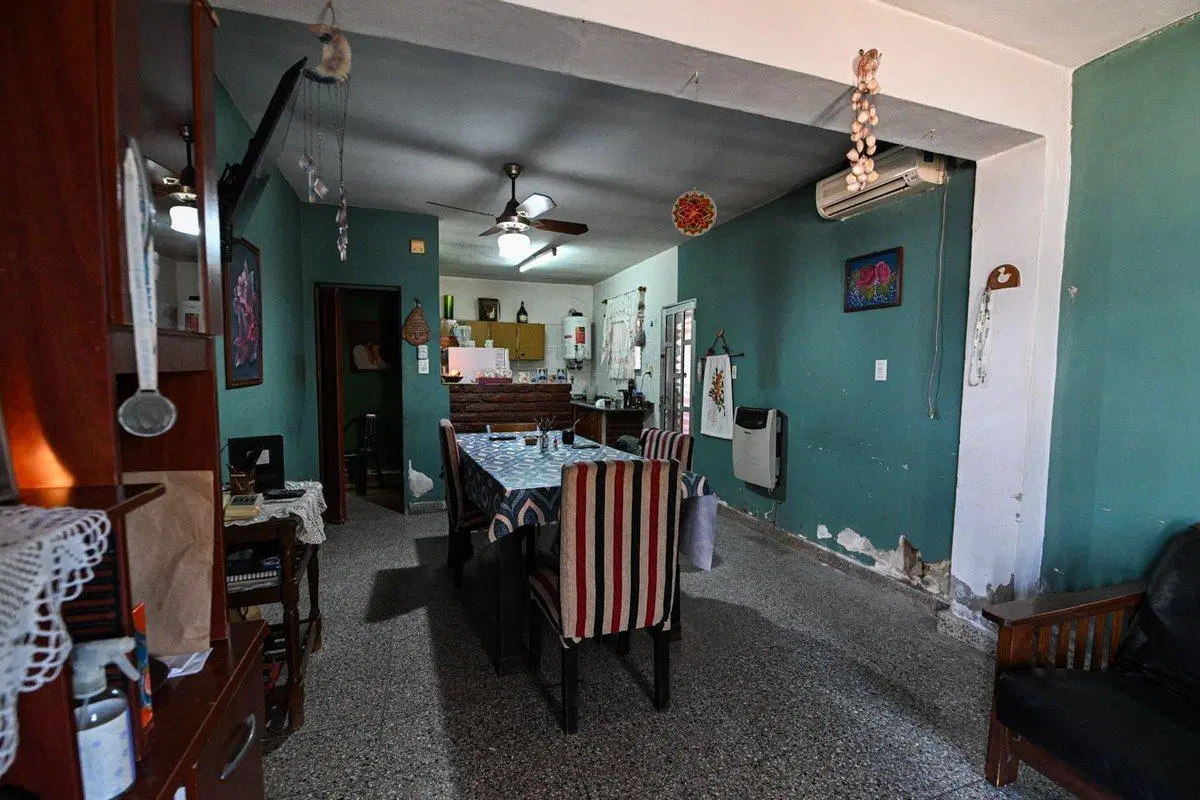 CASA 2 DORMITORIOS CON COCHERA Y GRAN PATIO 4