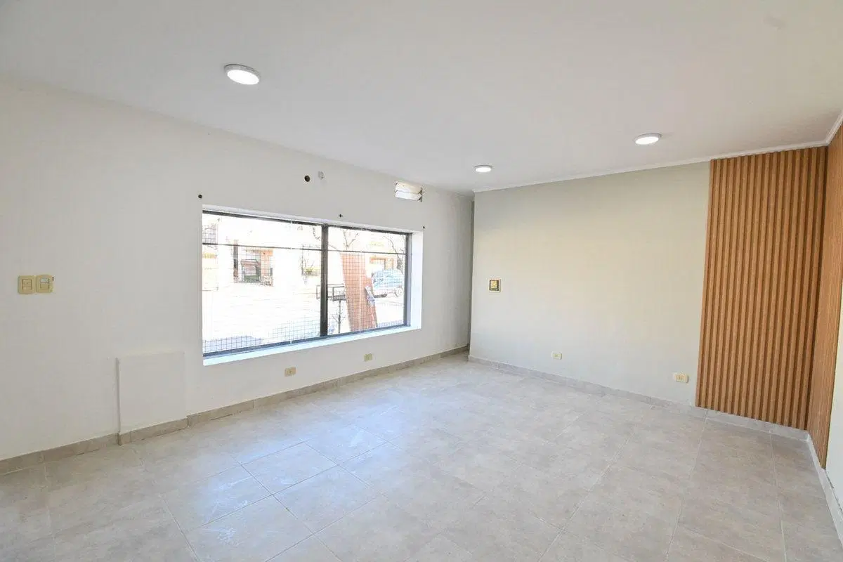VENTA LOCAL A ESTRENAR, MODERNO Y LUMINOSO 3