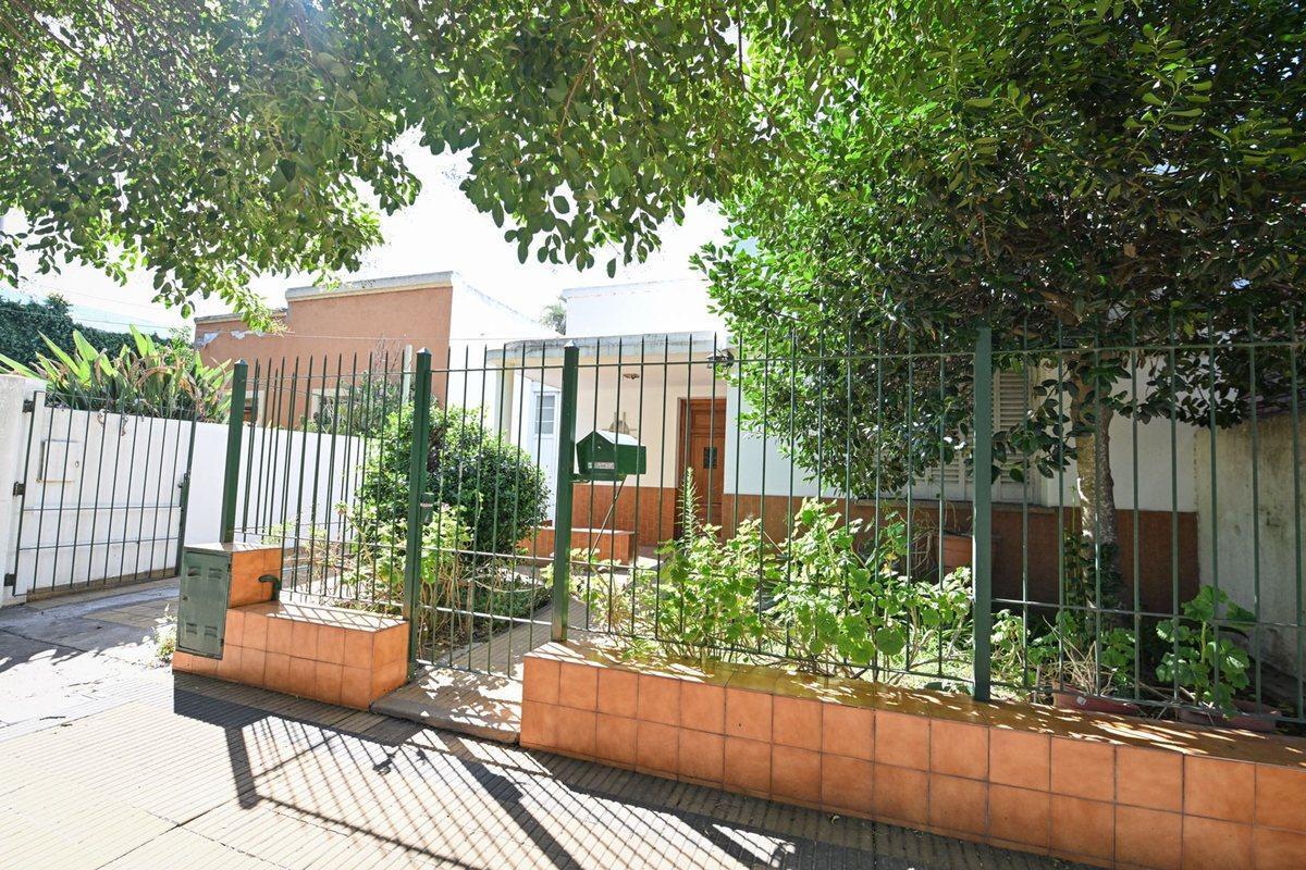 CASA EN VENTA - TERRENO DE 400 M2 MAIPU 1266