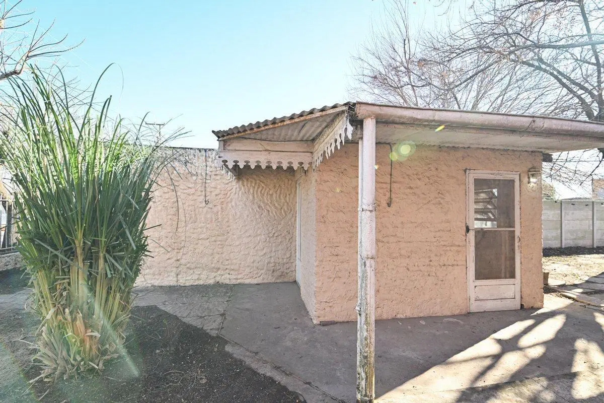 Casa pequeña y galpon 2