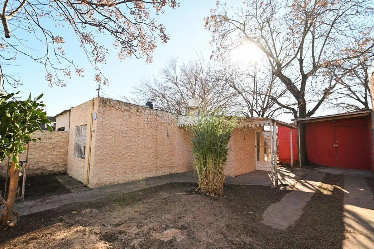 Casa pequeña y galpon 3