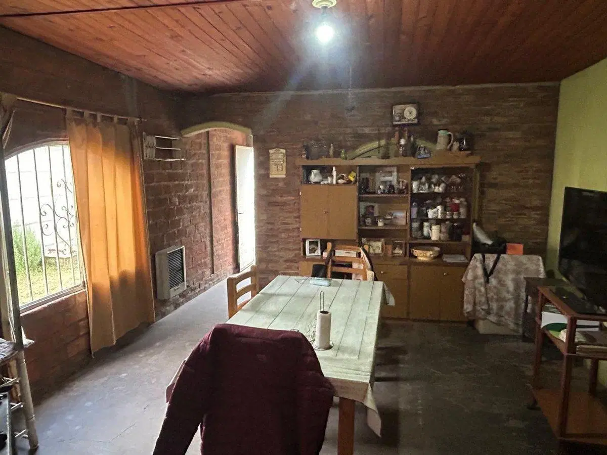 CASA 2 DORMITORIOS- AMPLIO TERRENO 5