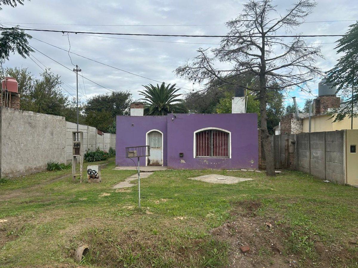 CASA 2 DORMITORIOS- AMPLIO TERRENO