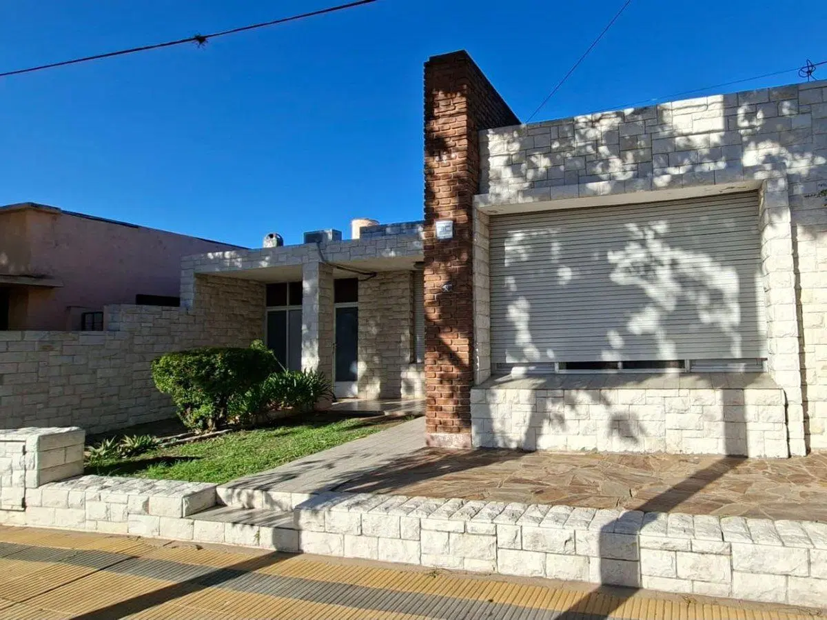 CASA EN VENTA EN PLENO CENTRO DE VENADO TUERTO 4