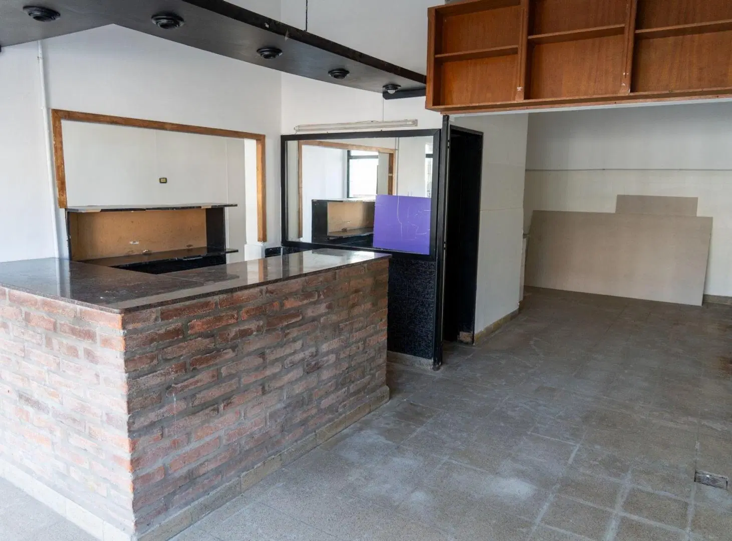 Local comercial en alquiler sobre Av. Santa Fe -VT 5