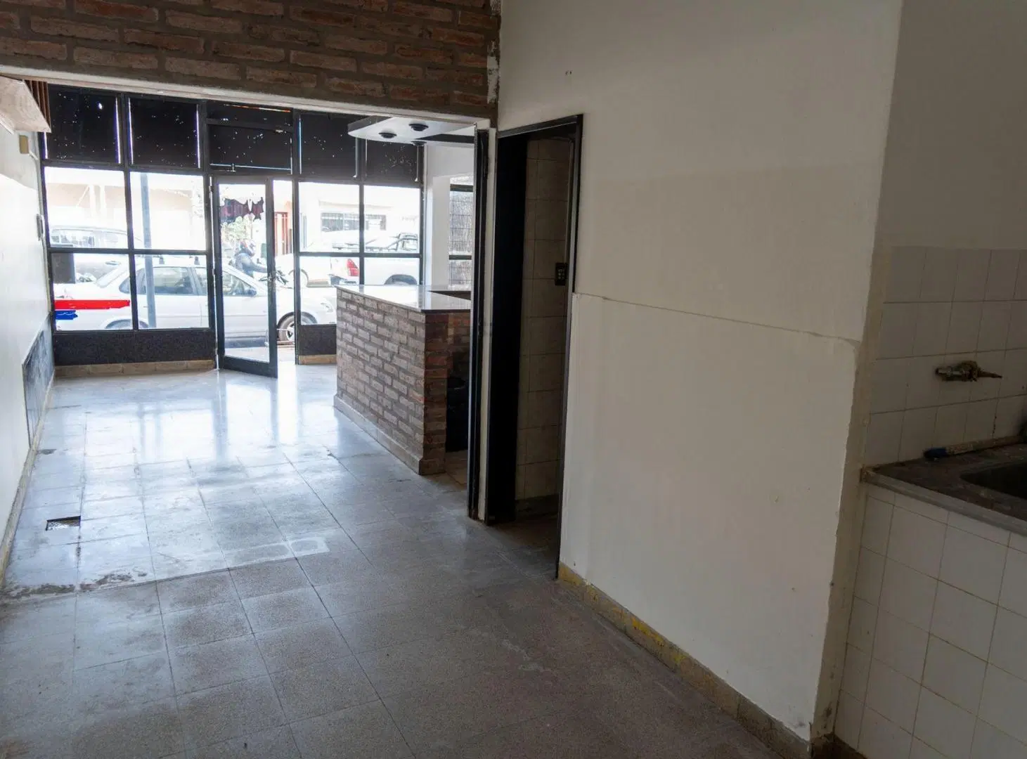 Local comercial en alquiler sobre Av. Santa Fe -VT 2