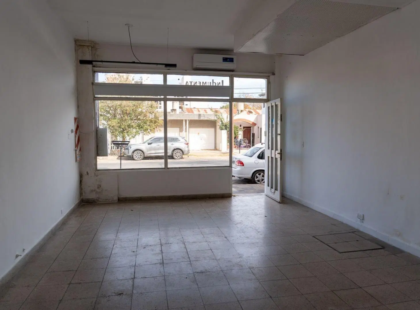 Local comercial en alquiler – Av. Santa Fe 385, VT 3