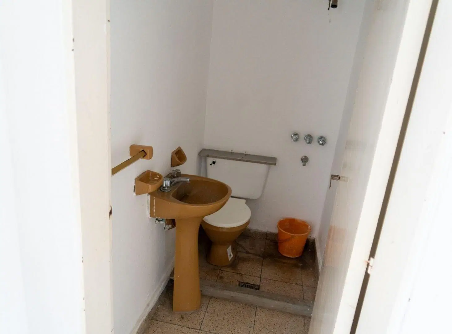 Local comercial en alquiler – Av. Santa Fe 385, VT 4