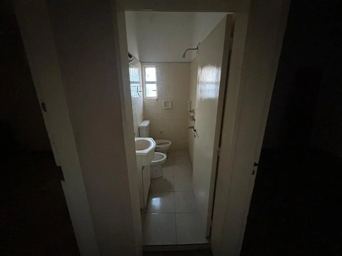 Propiedad con Galpónes, Oficinas y Departamento 4
