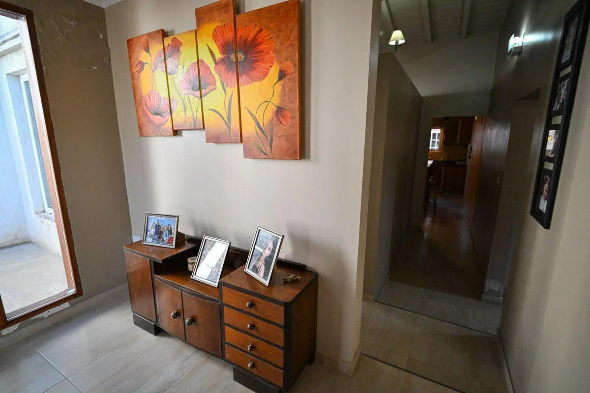 VENTA CASA DE 4 DORMITORIOS PATIO PILETA COCHERA 5