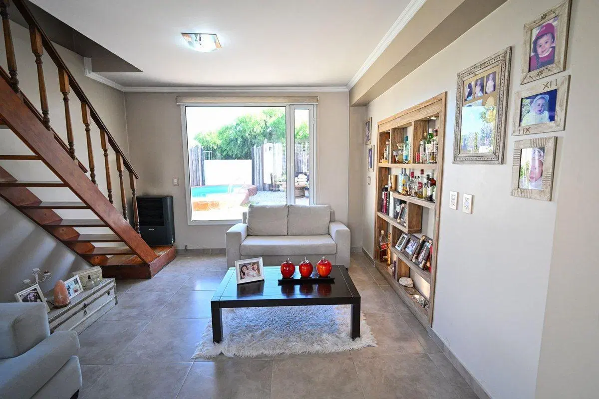 VENTA CASA DE 4 DORMITORIOS PATIO PILETA COCHERA 4