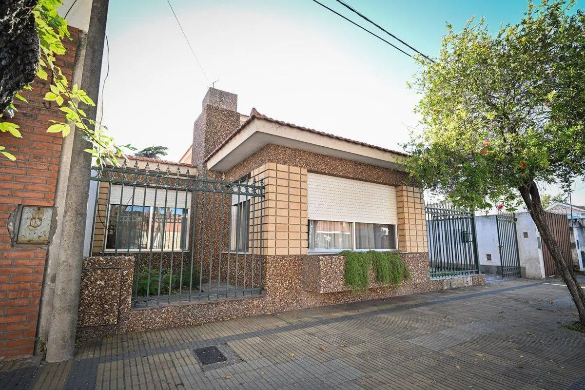 Importante casa  en excelente ubicación 2