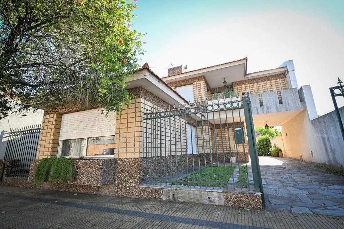 Importante casa  en excelente ubicación 4