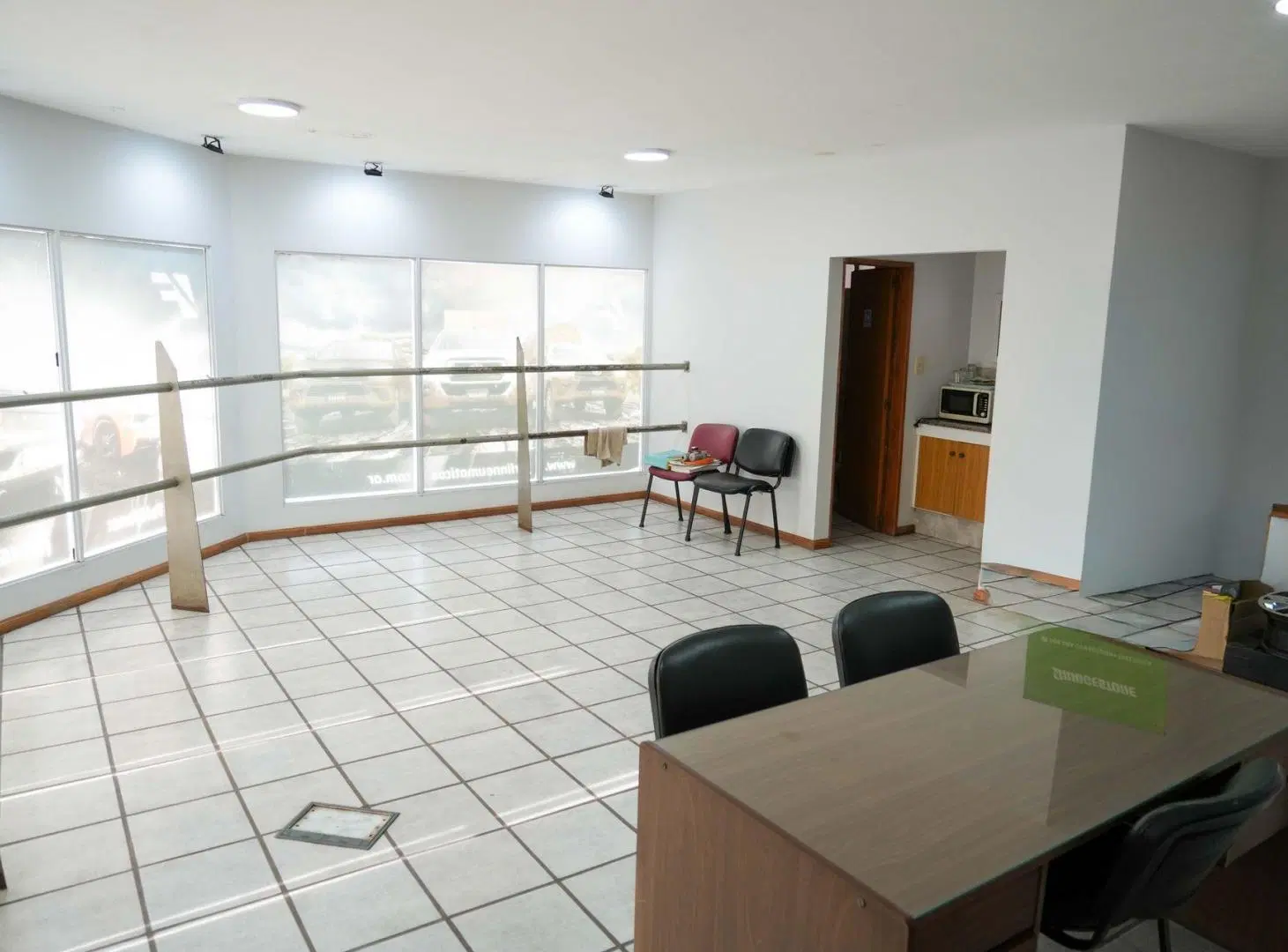SE VENDE IMPONENTE GALPON SOBRE RUTA NACIONAL 8 3