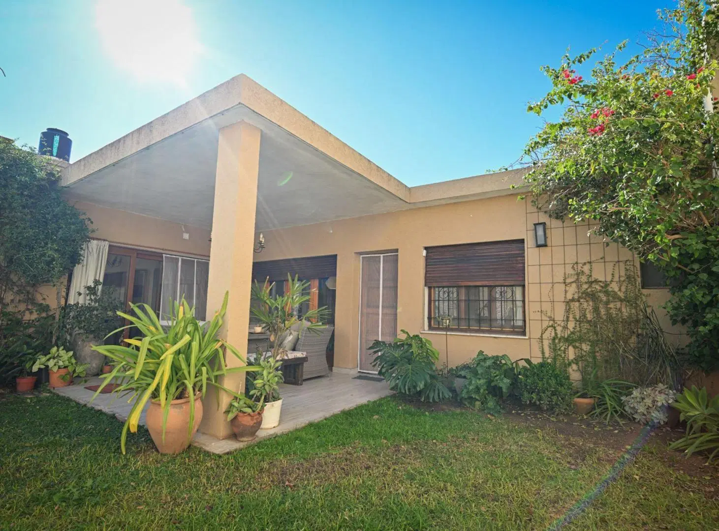 CASA 3 DORMITORIOS CON PILETA Y COCHERA V. TUERTO 4