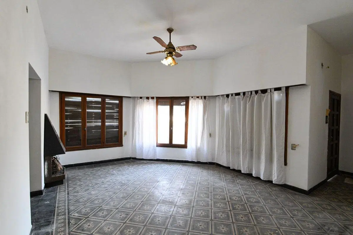 SE VENDE CASA 2 DORM C/ COCH y JARDIN 2