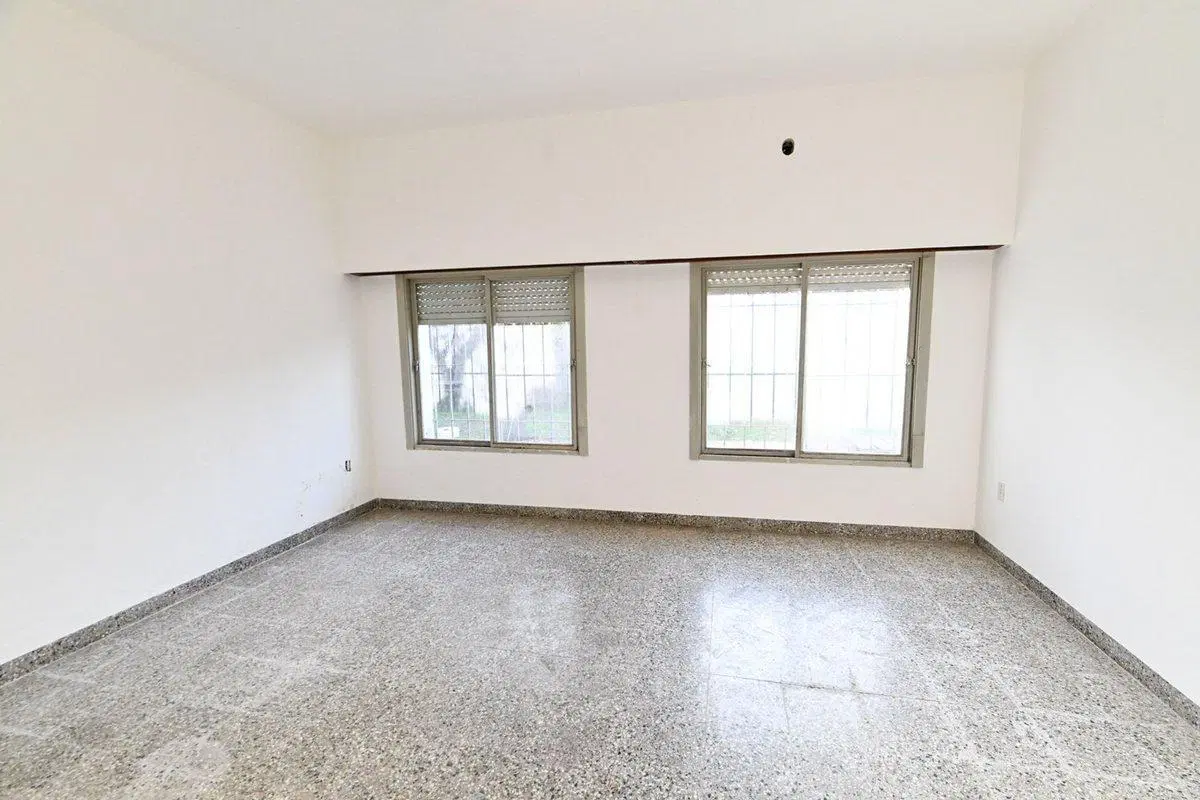 SE VENDE CASA 2 DORM C/ COCH y JARDIN 3