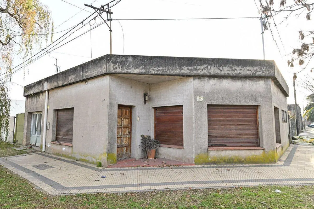 SE VENDE CASA 2 DORM C/ COCH y JARDIN 4