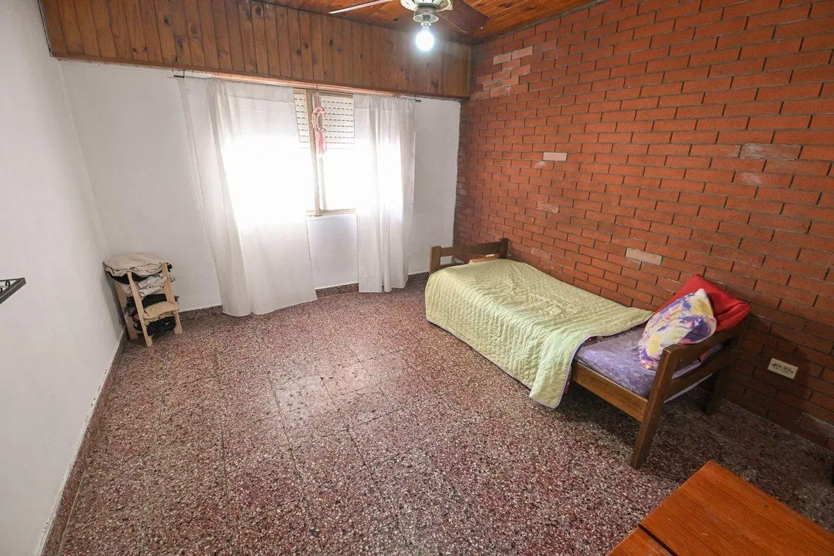 CASA EN VENTA 350 MTS2 TERRENO + PILETA ZONA UNR 4