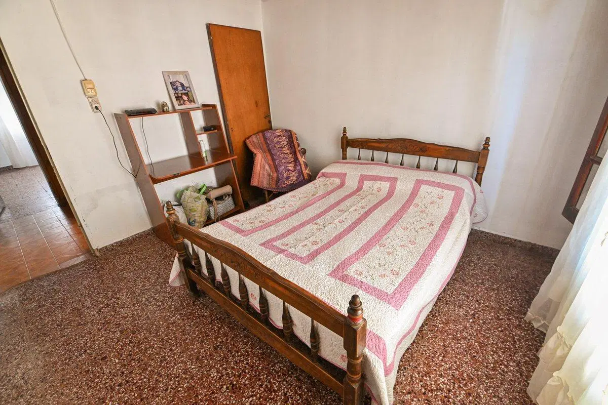 CASA EN VENTA 350 MTS2 TERRENO + PILETA ZONA UNR 3