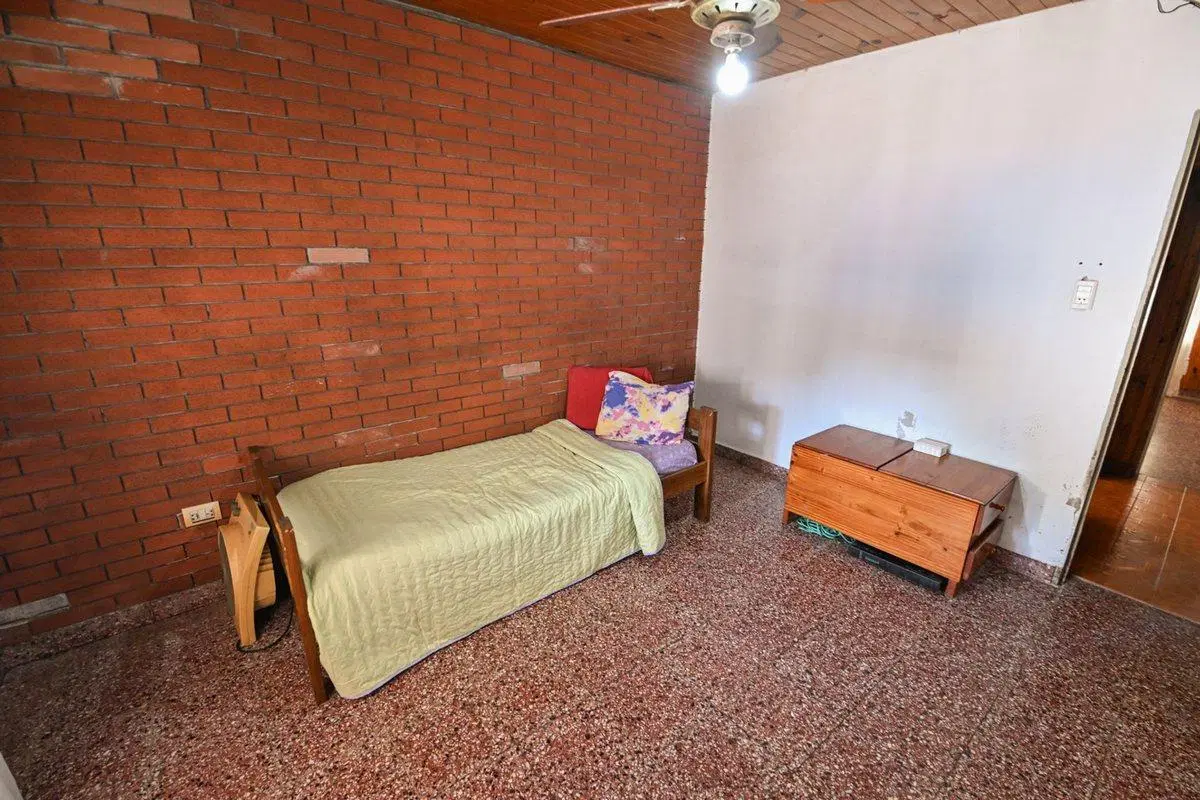 CASA EN VENTA 350 MTS2 TERRENO + PILETA ZONA UNR 2