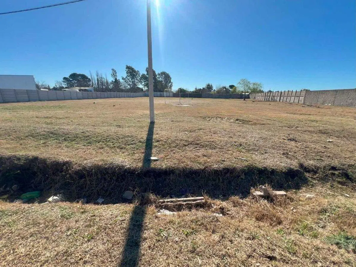 Venta Amplio terreno de 1451 m2 en Huhn al 2300 3