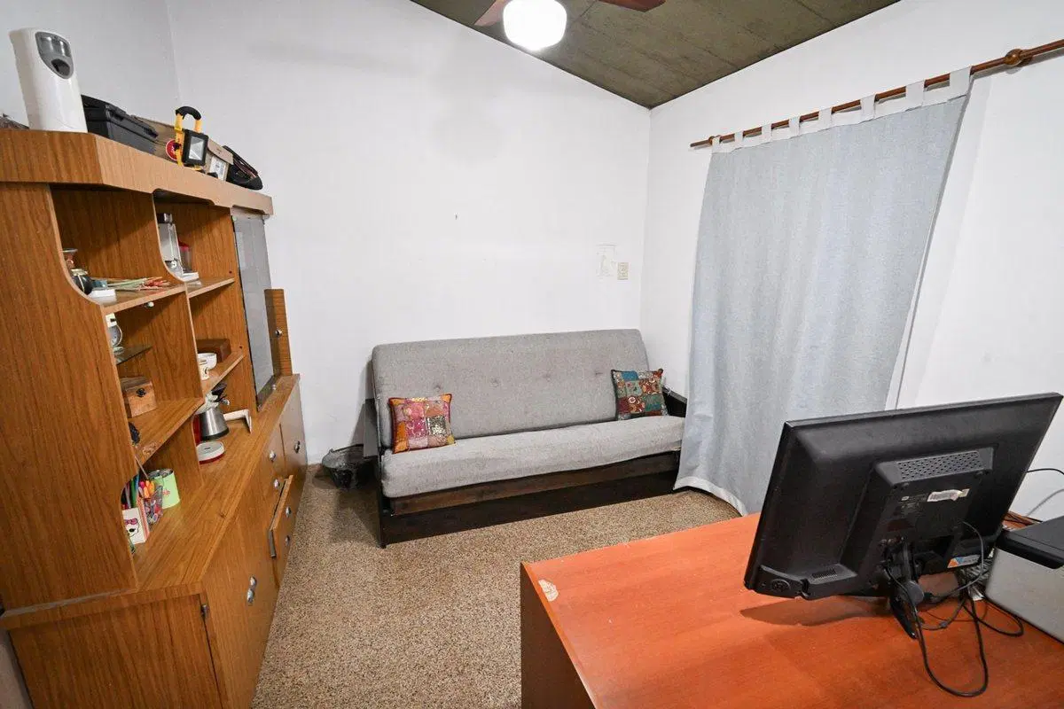 CASA EN VENTA _ 2 DORM. COCHERA_PATIO 4