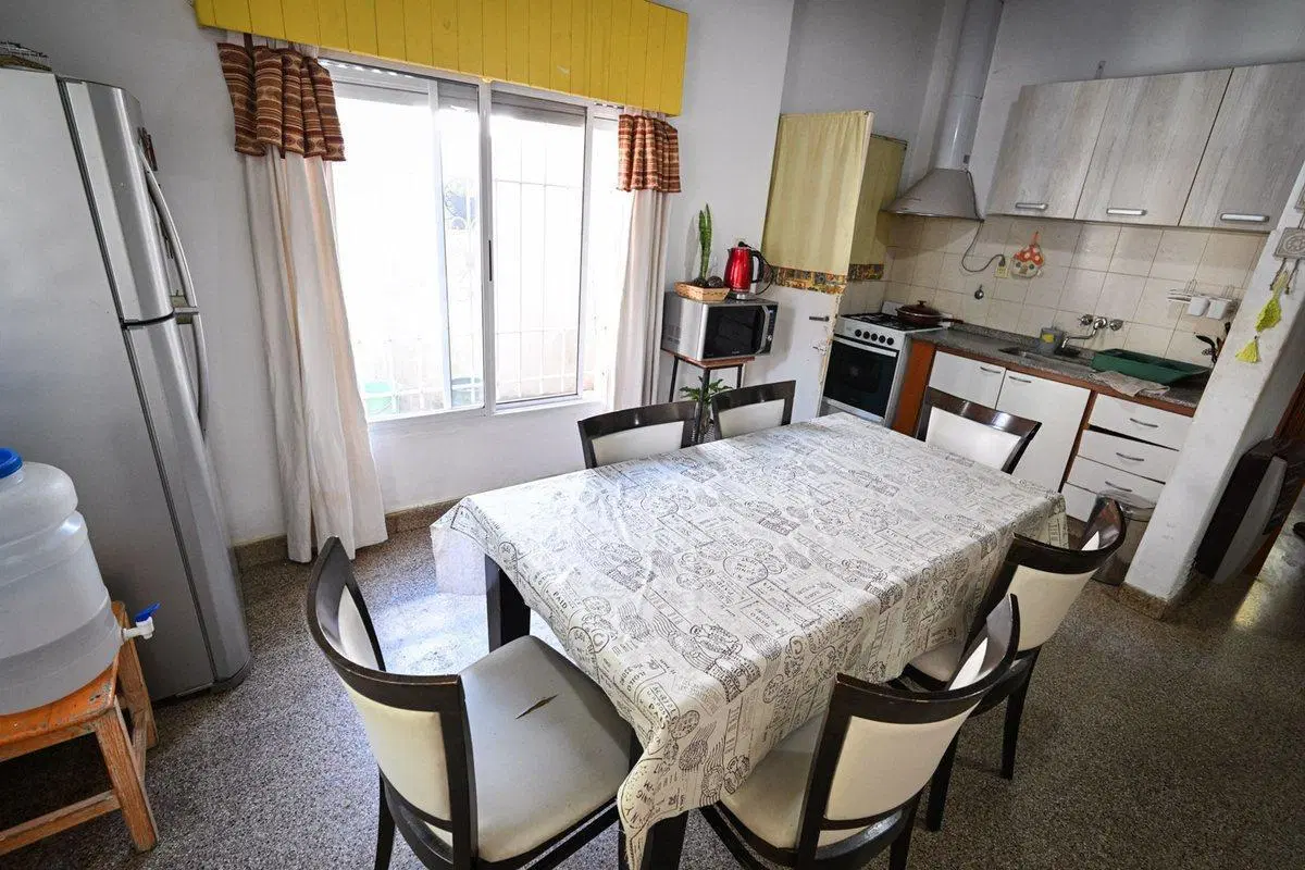 CASA EN VENTA _ 2 DORM. COCHERA_PATIO 3