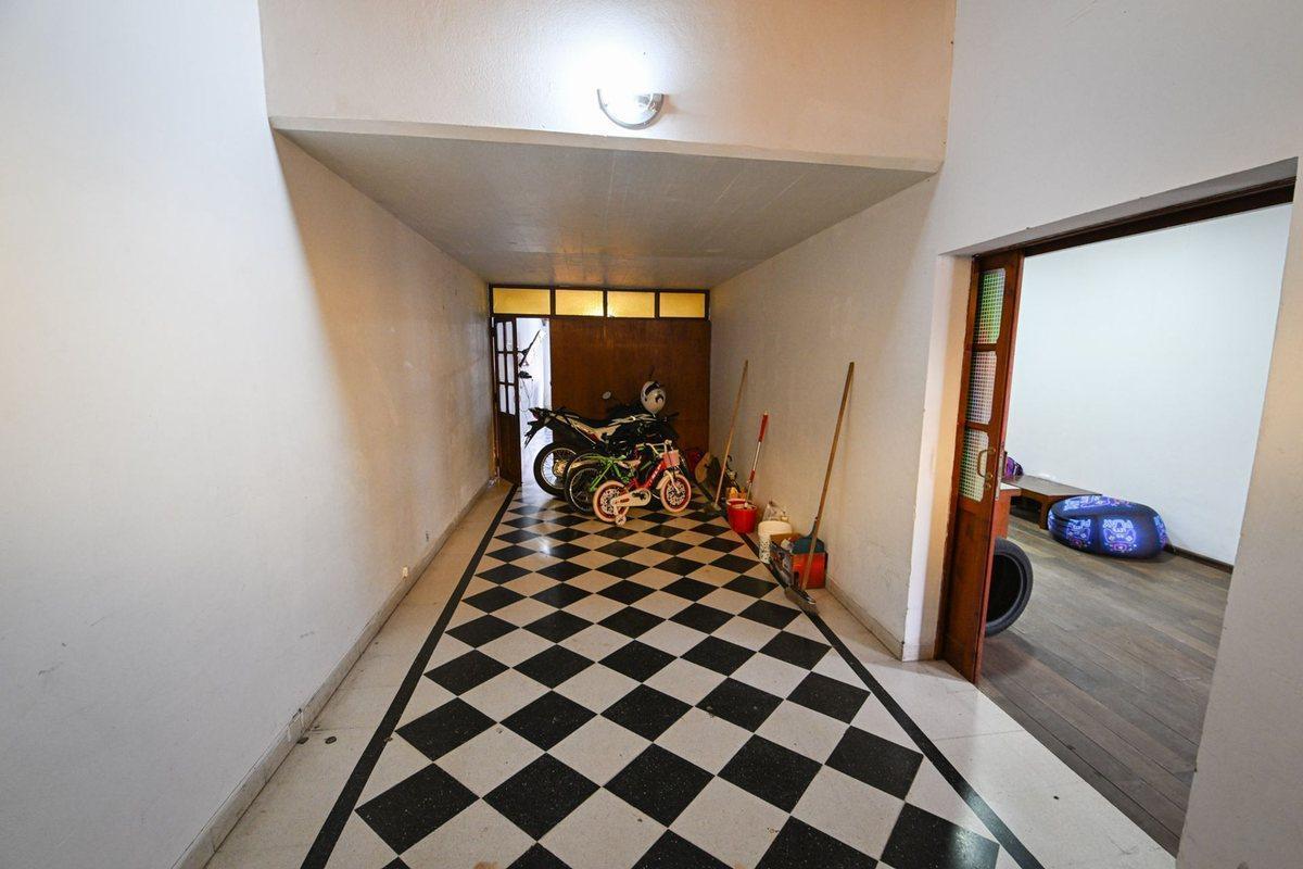 Foto de Se vende casa de dos plantas con patio y pileta, imagen 3