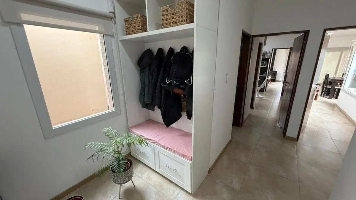 Se vende casa IMPECABLE,2 dorm,zona residencial VT 3