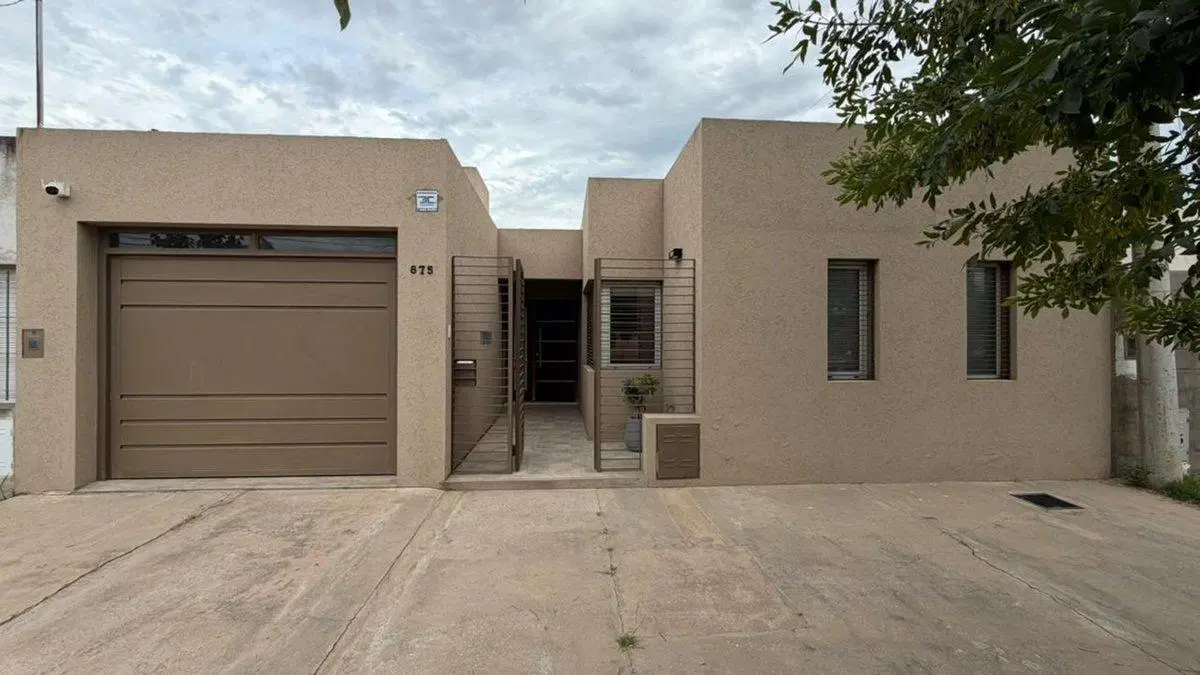 Se vende casa IMPECABLE,2 dorm,zona residencial VT 2