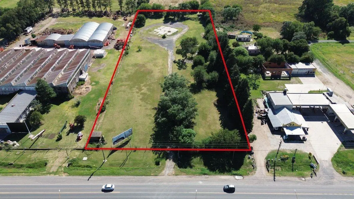 Se vende lote de 2,15 ha, s/RNN°8, V.T. (Z.9) 3