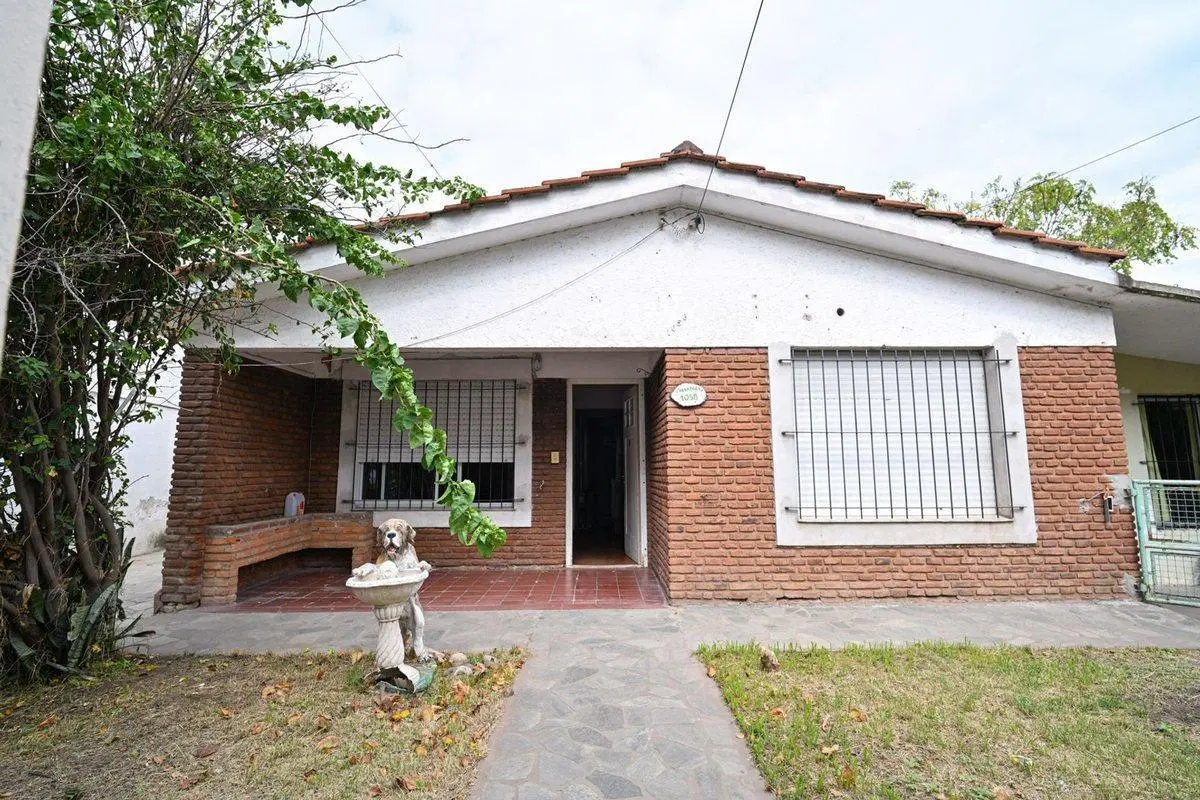 CASA CON AMPLIO TERRENO IDEAL PARA DESARROLLO 3
