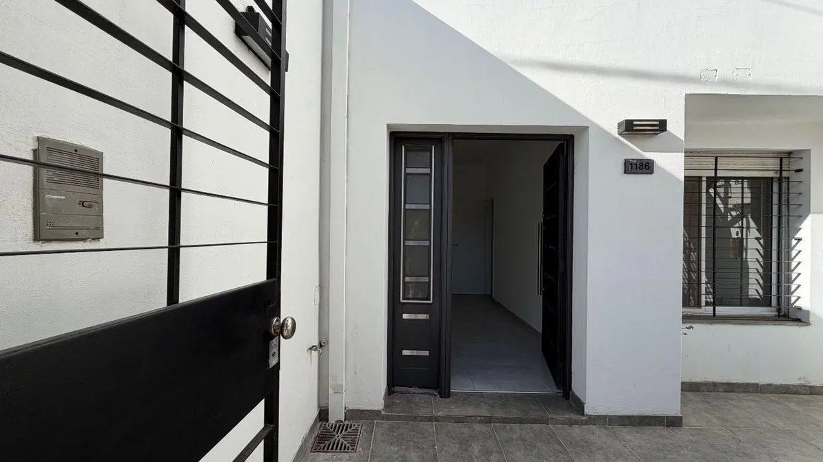 VENTA CASA 2 DORMITORIOS PATIO Y COCHERA 2