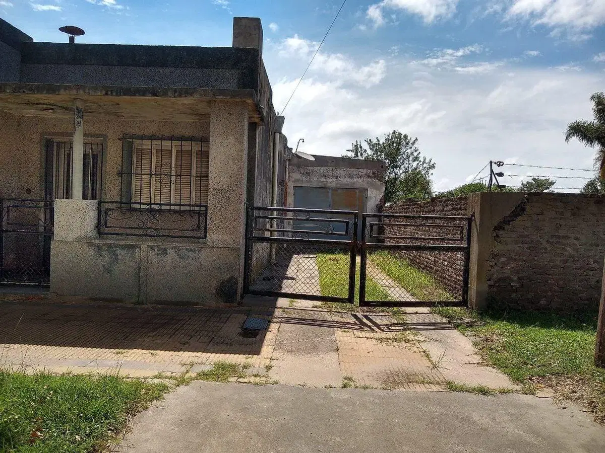 Casa a reciclar con local y terreno 4