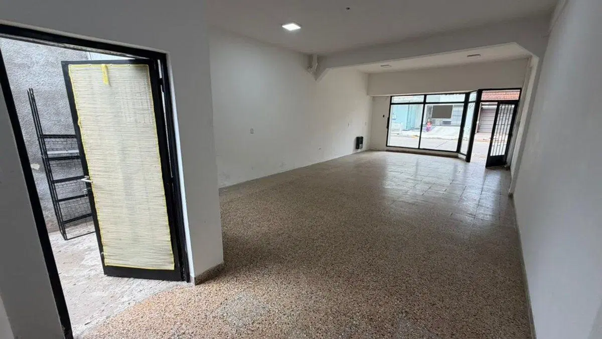 Local Comercial +Depto de 2 dorm c/cochera CENTRO 5