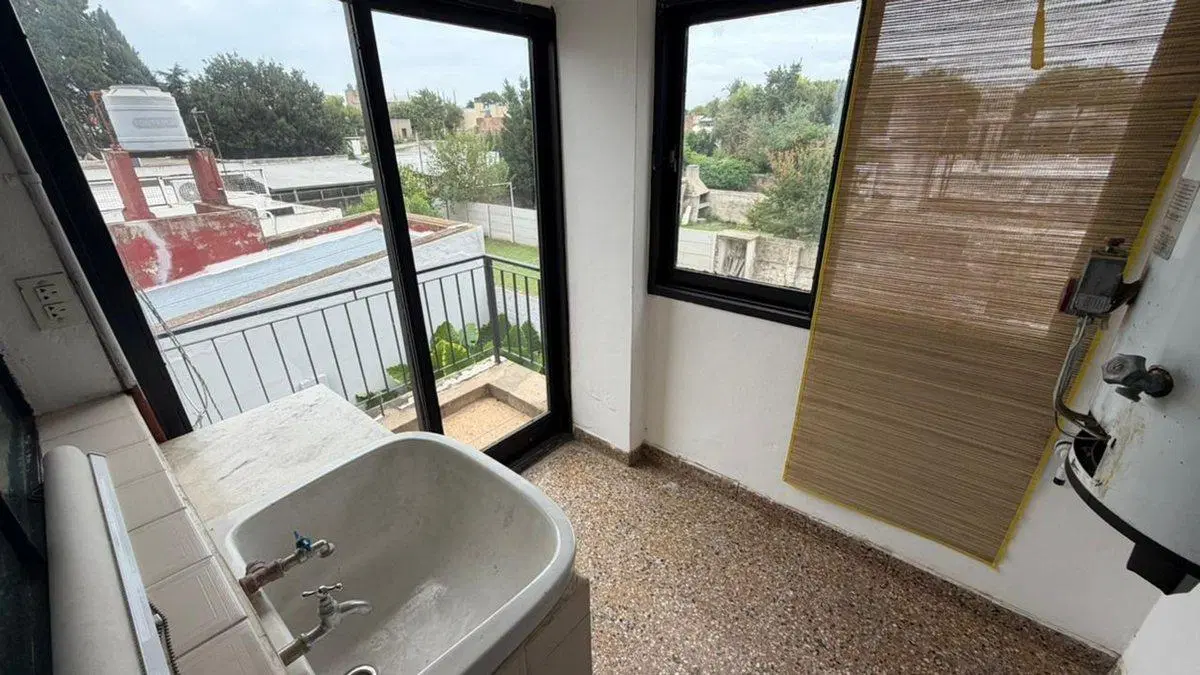 Local Comercial +Depto de 2 dorm c/cochera CENTRO 8