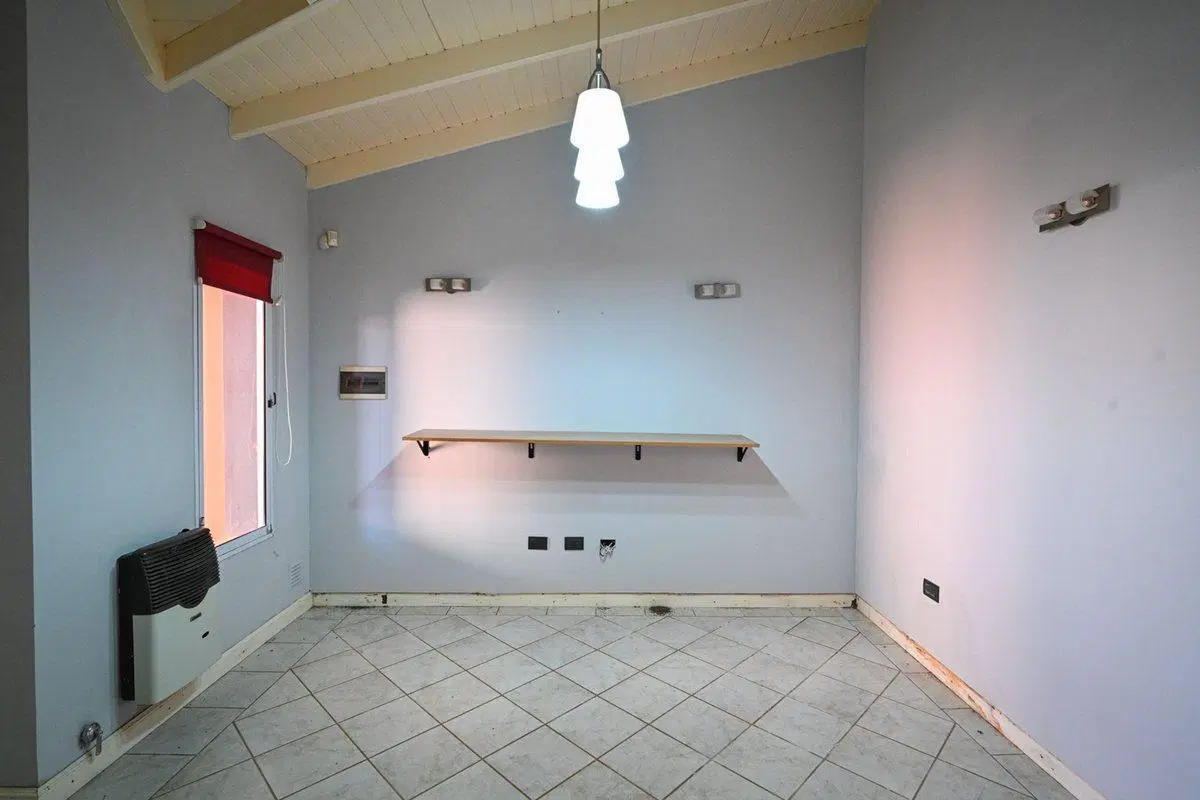 EN VENTA CASA MODERNA CON GRAN PATIO Y PILETA 5