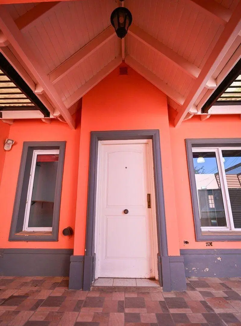 EN VENTA CASA MODERNA CON GRAN PATIO Y PILETA 3