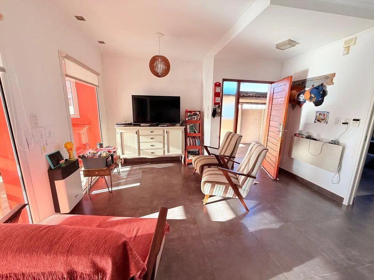 SE VENDE CASA DOS DORMITOROS CON PILETA EN MURPHY 2