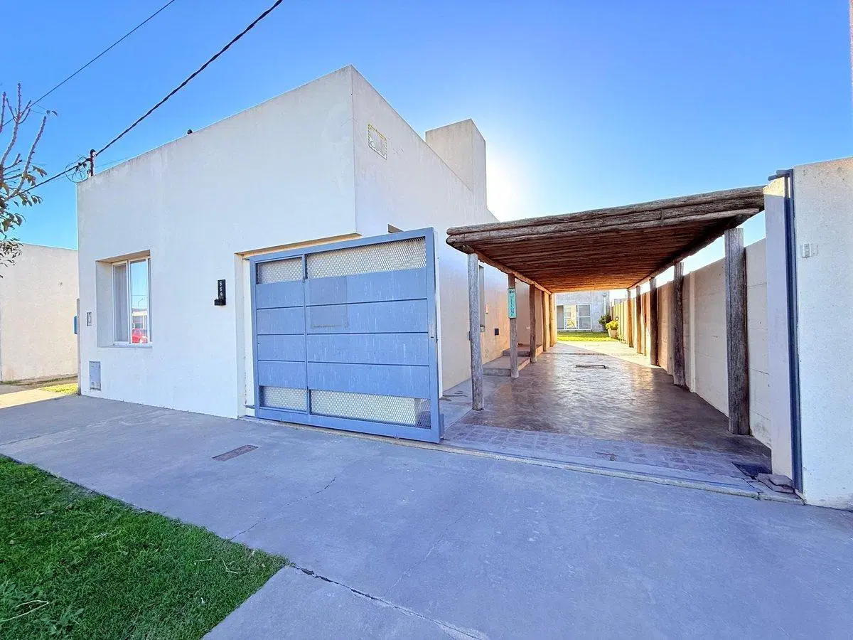 SE VENDE CASA DOS DORMITOROS CON PILETA EN MURPHY 4