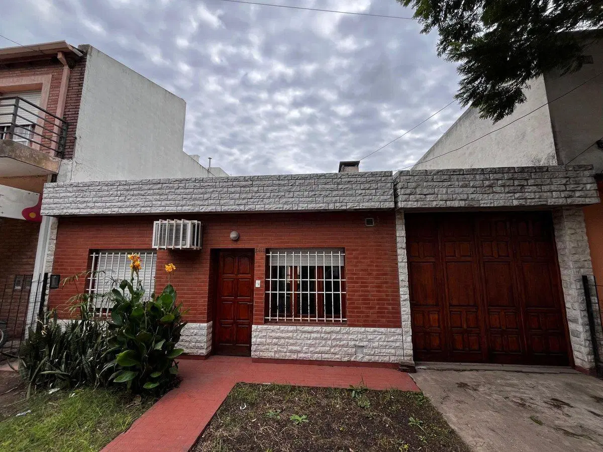 SE VENDE CASA DOS DORMITORIOS EXCELENTE UBICACION 3